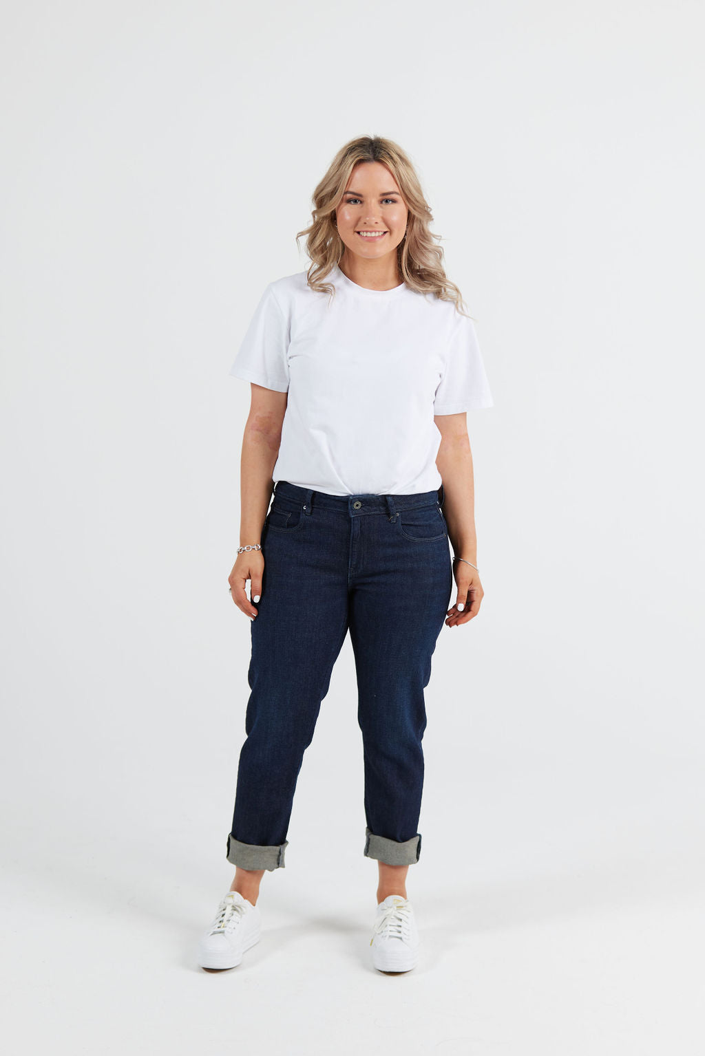 KATE LOW-WAIST BOYFRIEND JEANS - WORN DEEP MARINE