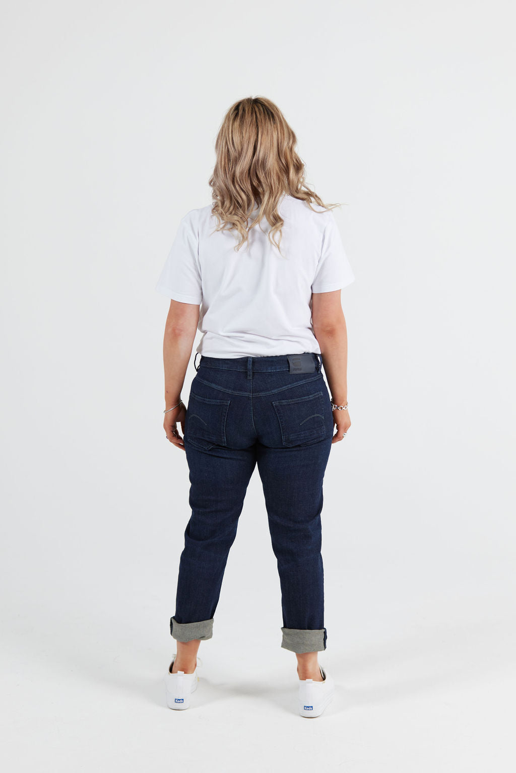 KATE LOW-WAIST BOYFRIEND JEANS - WORN DEEP MARINE